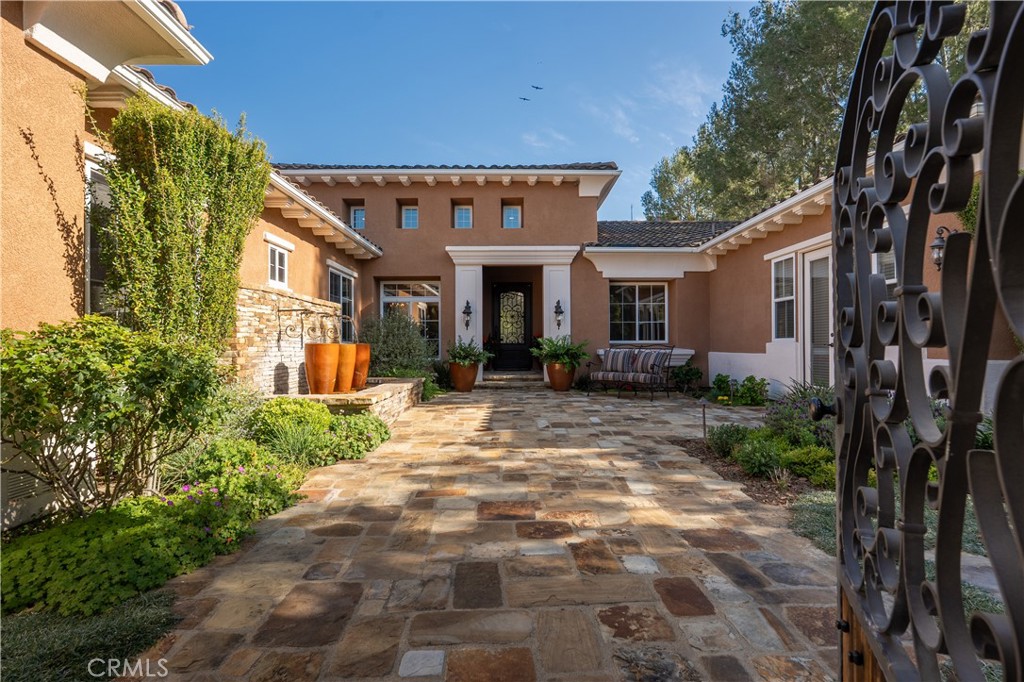 2439 N San Miguel Drive