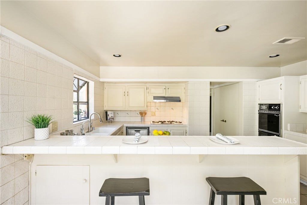 5642 Burlingame Avenue