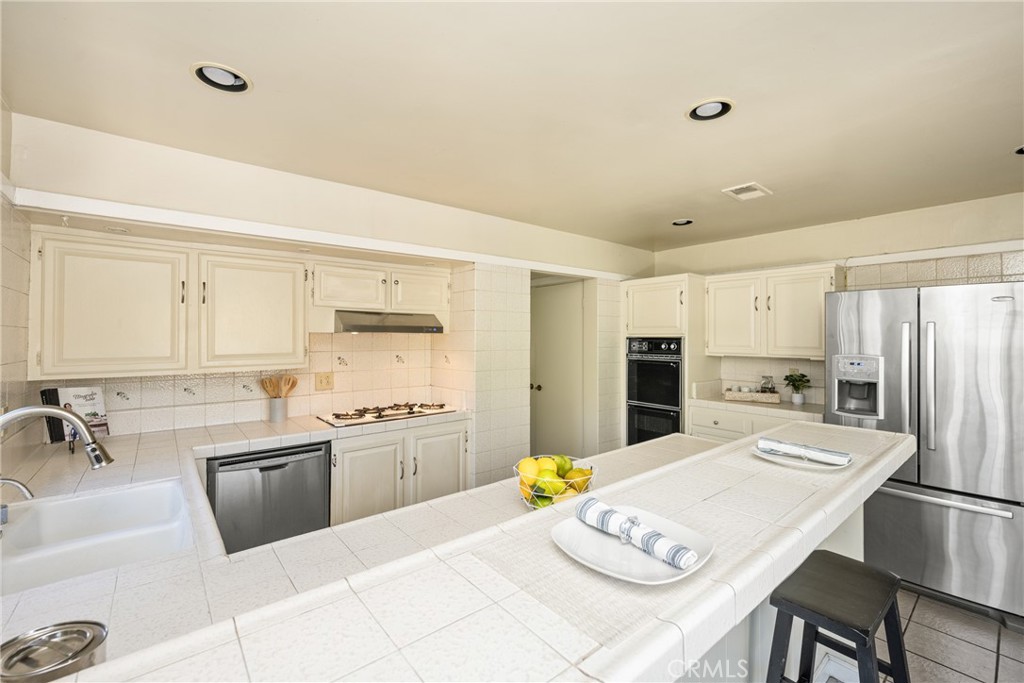 5642 Burlingame Avenue