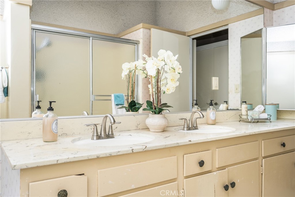 5642 Burlingame Avenue