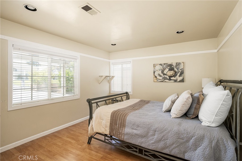 5642 Burlingame Avenue