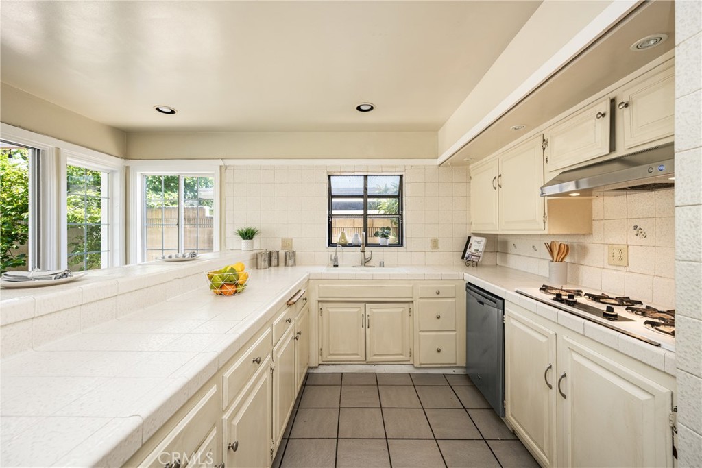 5642 Burlingame Avenue