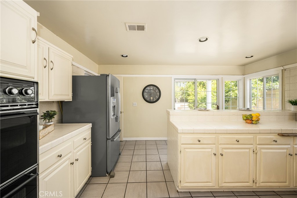 5642 Burlingame Avenue