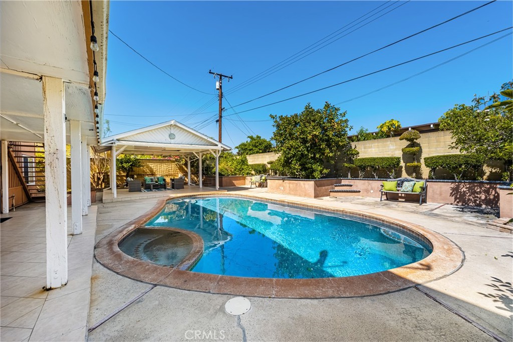 5642 Burlingame Avenue