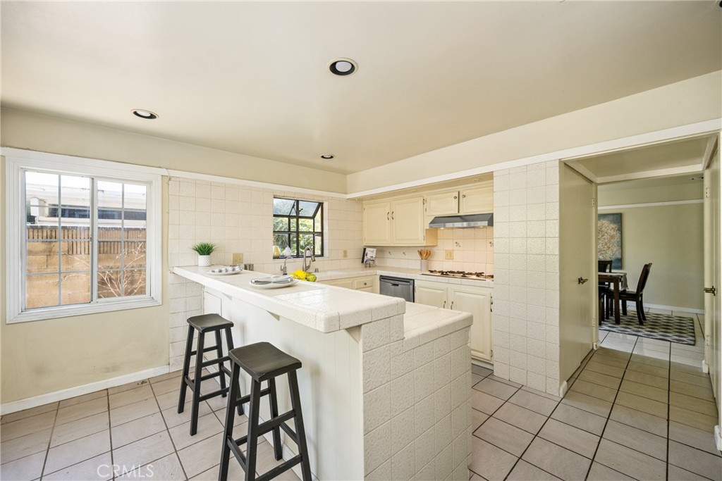 5642 Burlingame Avenue