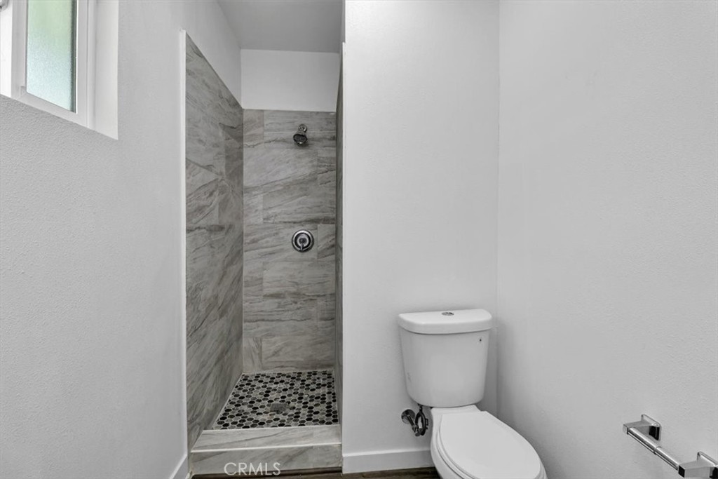 2550 W Rowland Avenue