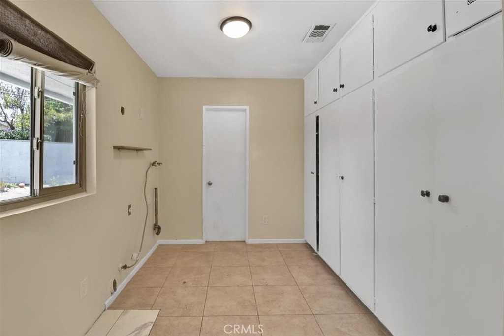 2550 W Rowland Avenue