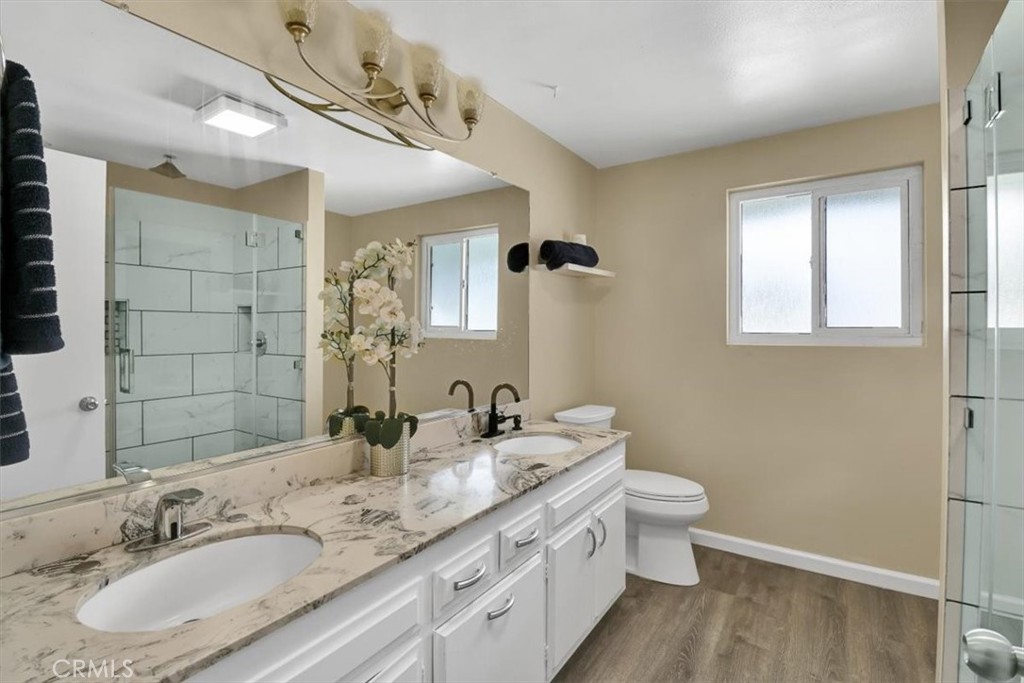 2550 W Rowland Avenue