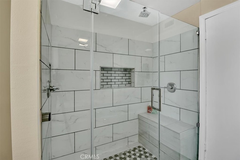 2550 W Rowland Avenue