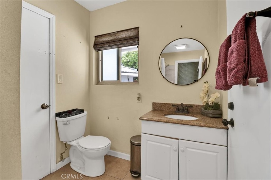 2550 W Rowland Avenue