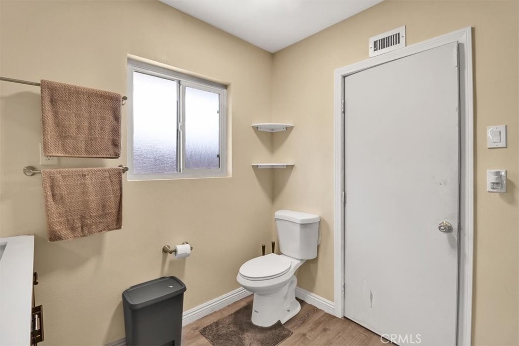 2550 W Rowland Avenue