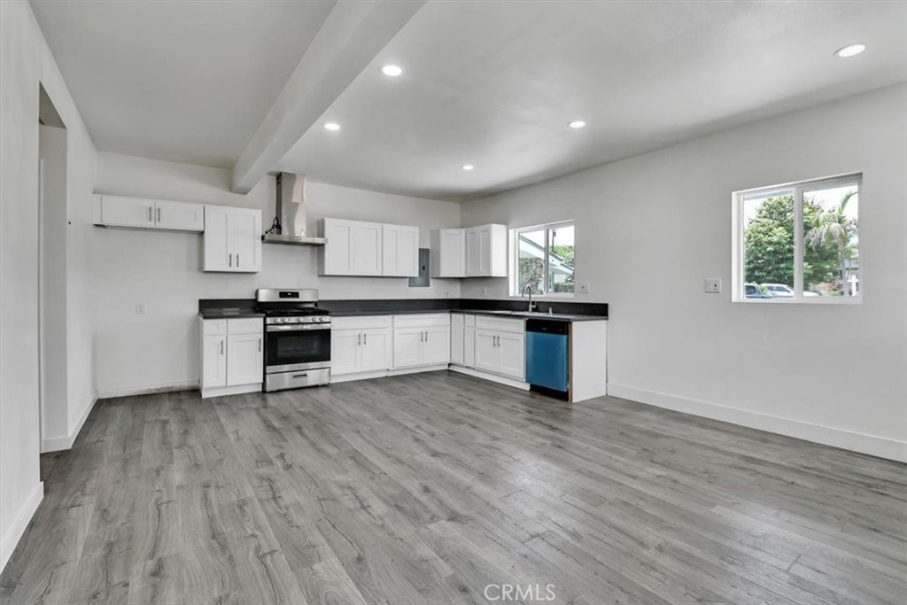 2550 W Rowland Avenue