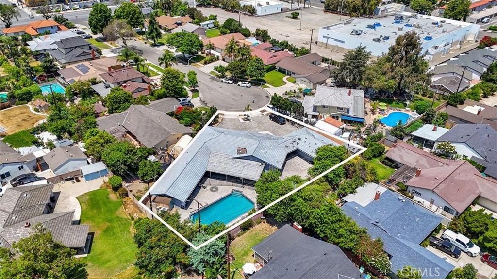 2550 W Rowland Avenue