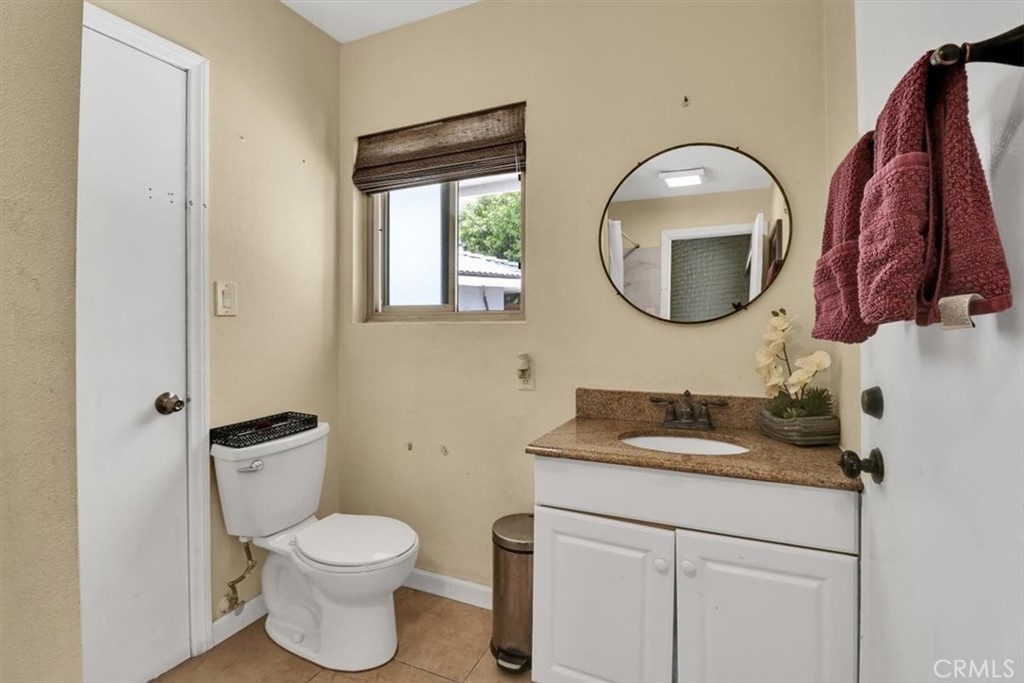 2550 W Rowland Avenue