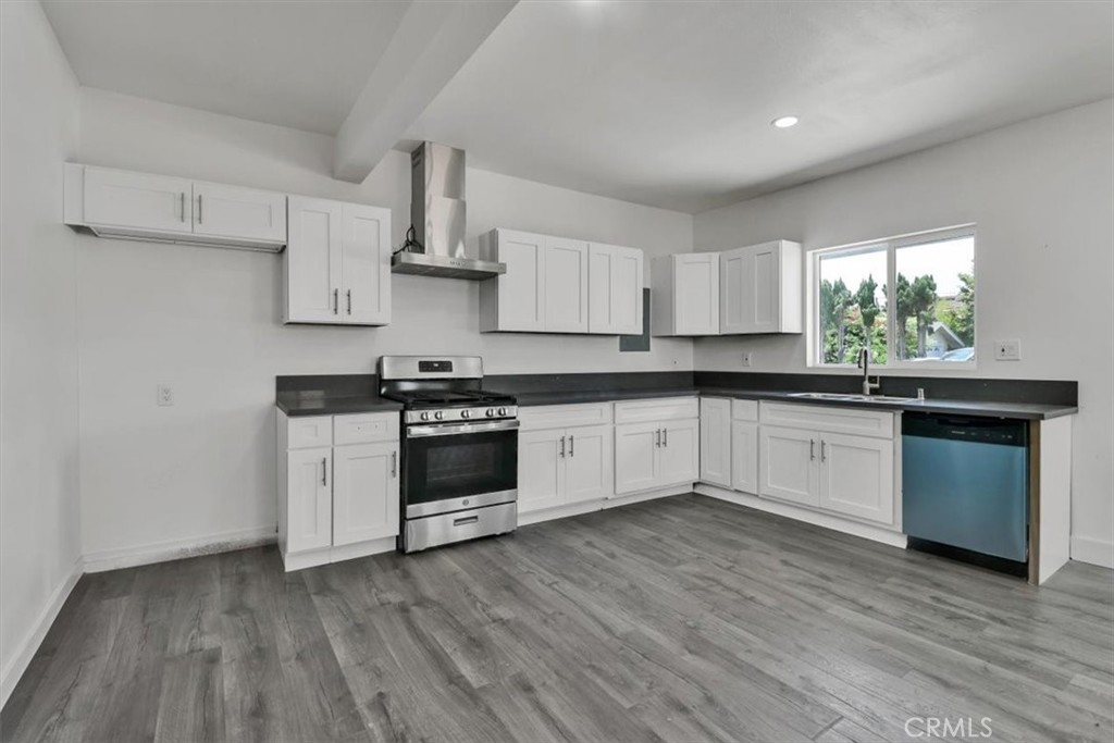 2550 W Rowland Avenue