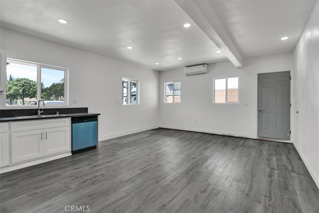 2550 W Rowland Avenue