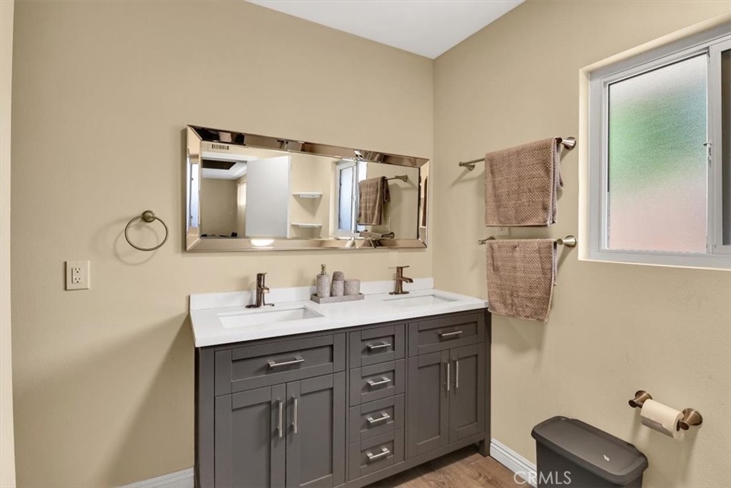 2550 W Rowland Avenue