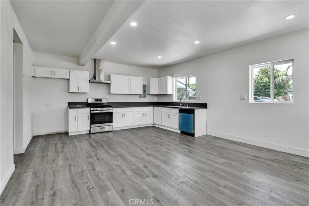 2550 W Rowland Avenue