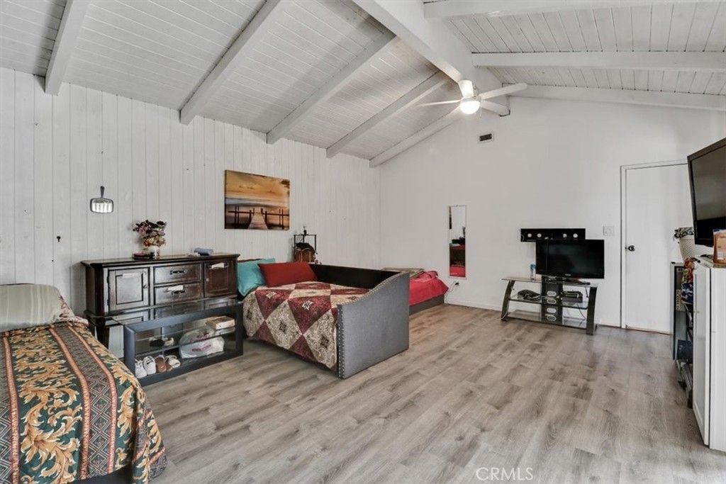 2550 W Rowland Avenue