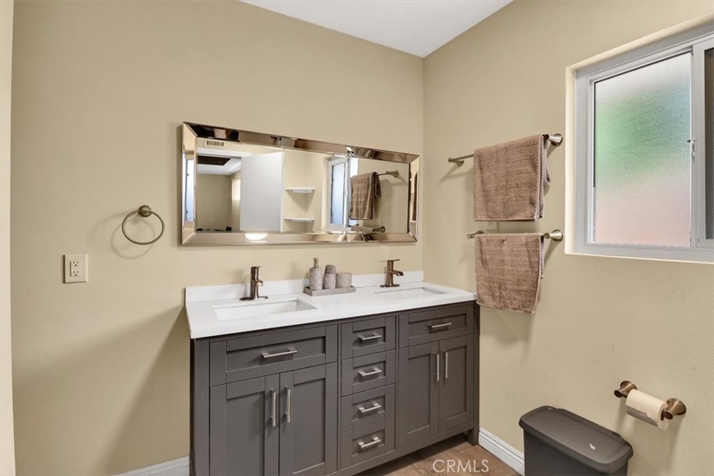 2550 W Rowland Avenue