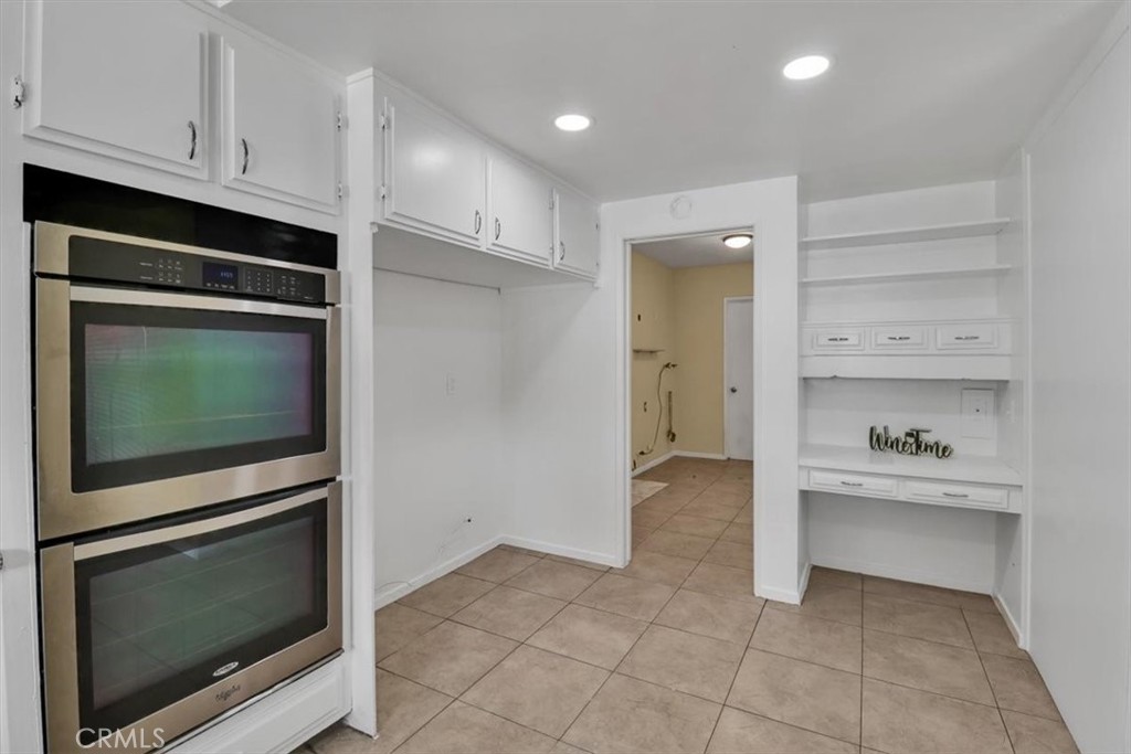 2550 W Rowland Avenue