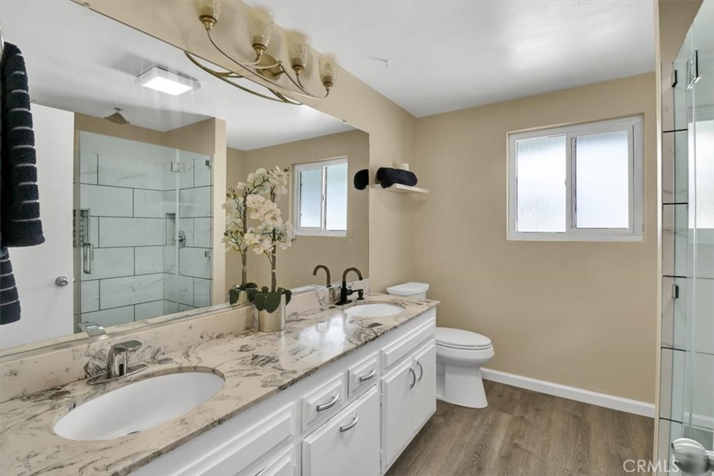 2550 W Rowland Avenue