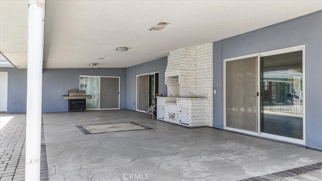 2550 W Rowland Avenue