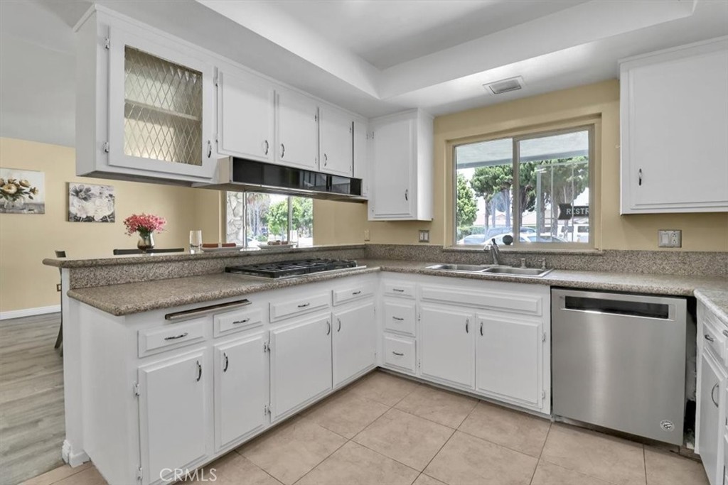 2550 W Rowland Avenue