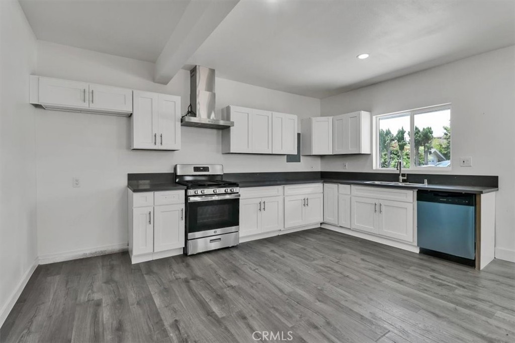 2550 W Rowland Avenue