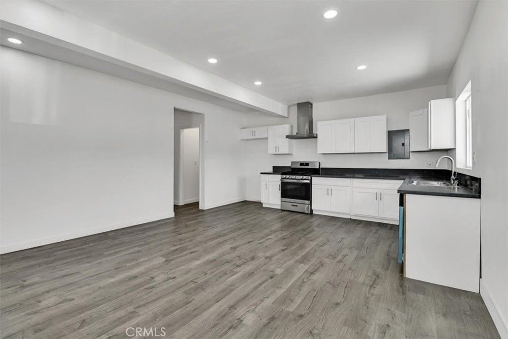 2550 W Rowland Avenue