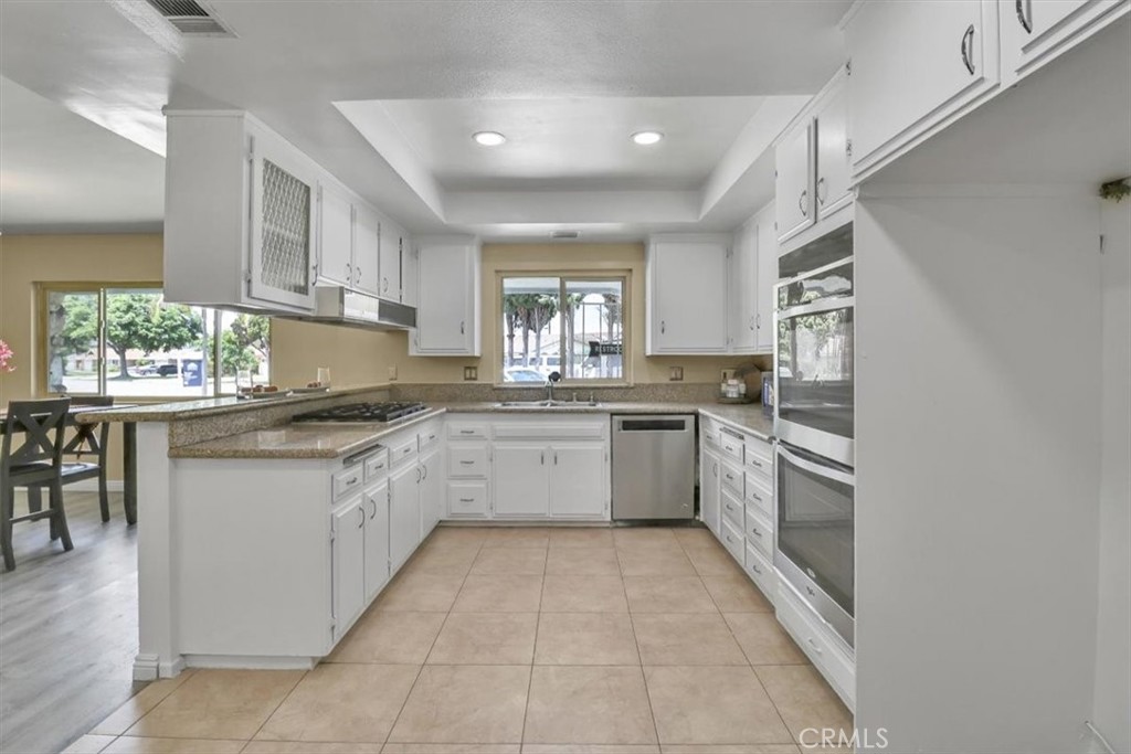 2550 W Rowland Avenue