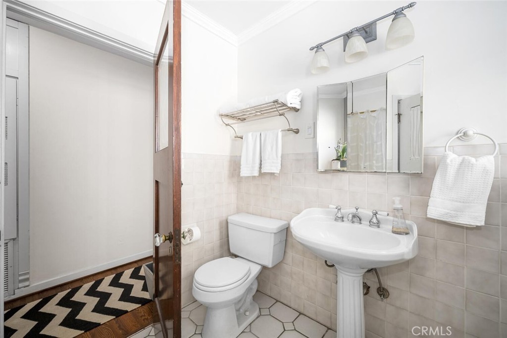 8632 California Avenue