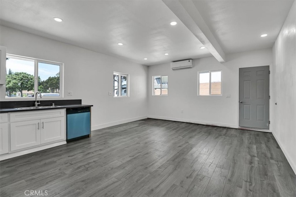 2550 W Rowland Avenue