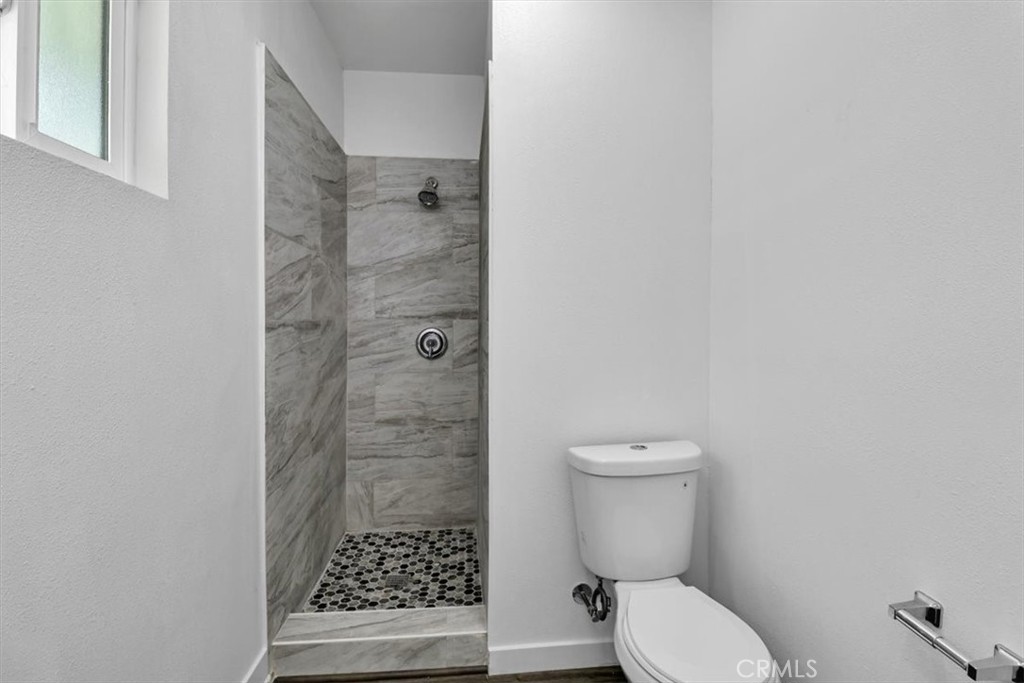 2550 W Rowland Avenue