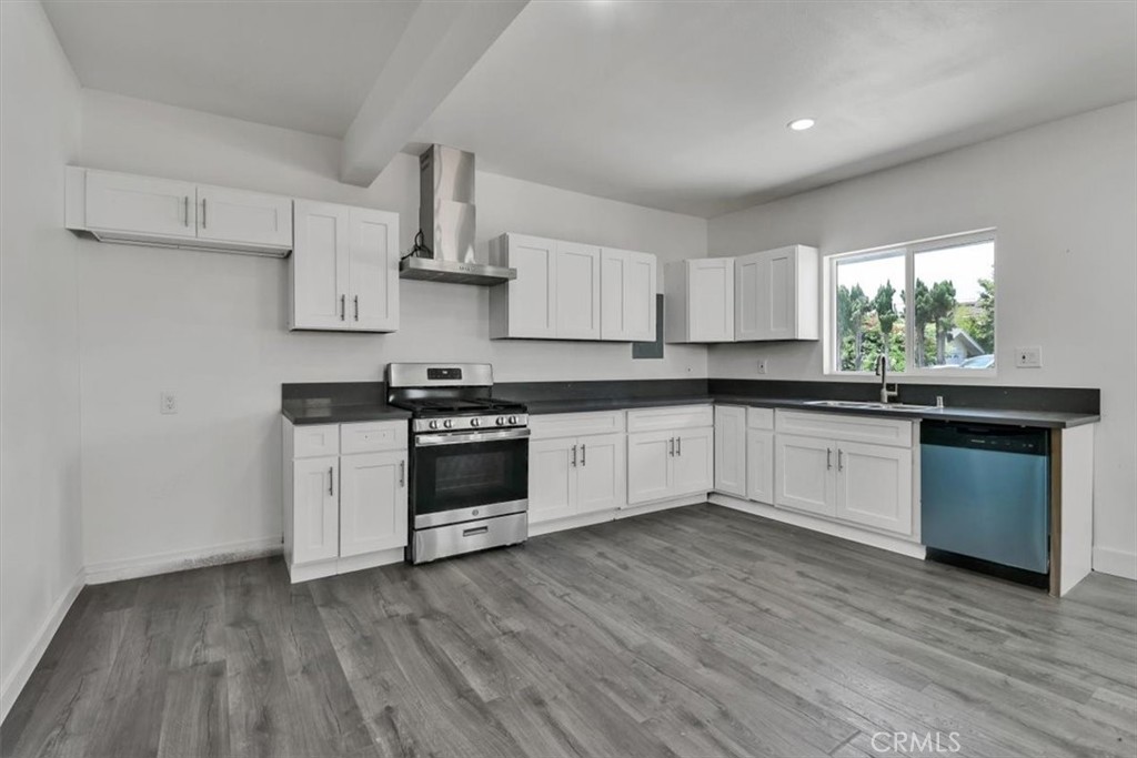 2550 W Rowland Avenue