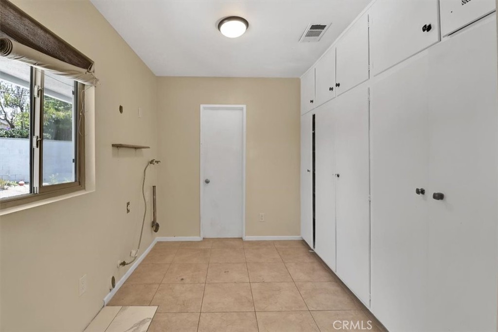 2550 W Rowland Avenue