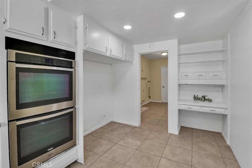 2550 W Rowland Avenue