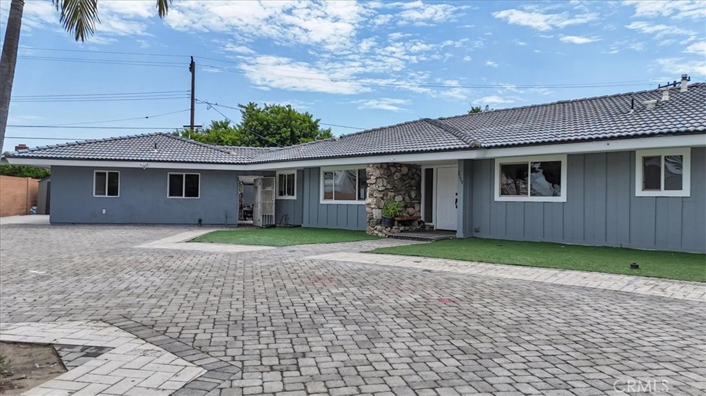 2550 W Rowland Avenue