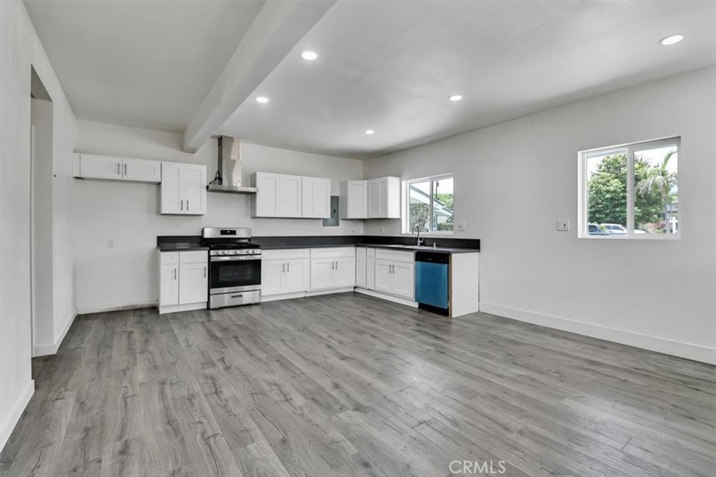 2550 W Rowland Avenue