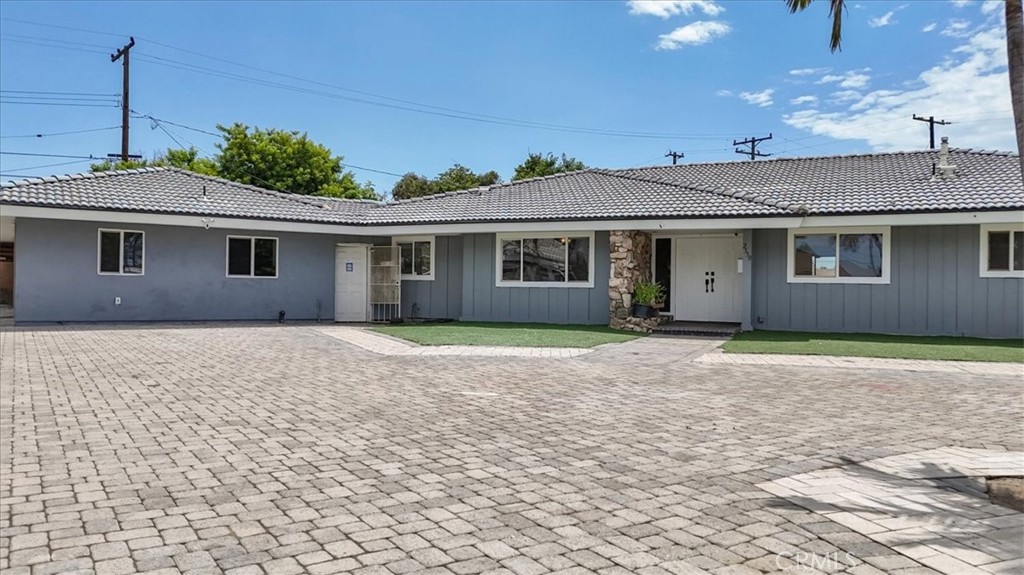 2550 W Rowland Avenue