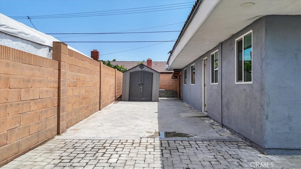 2550 W Rowland Avenue