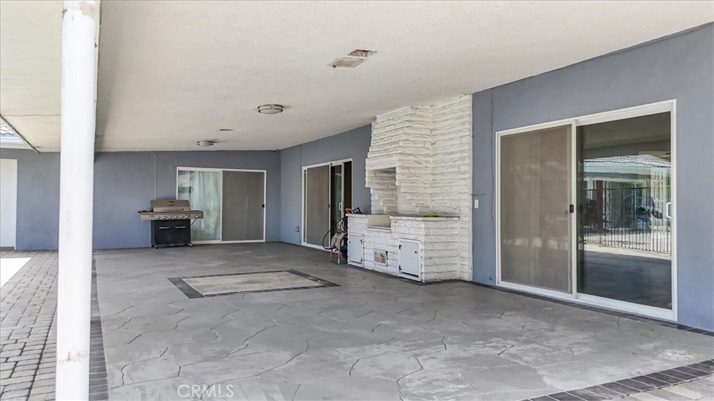 2550 W Rowland Avenue