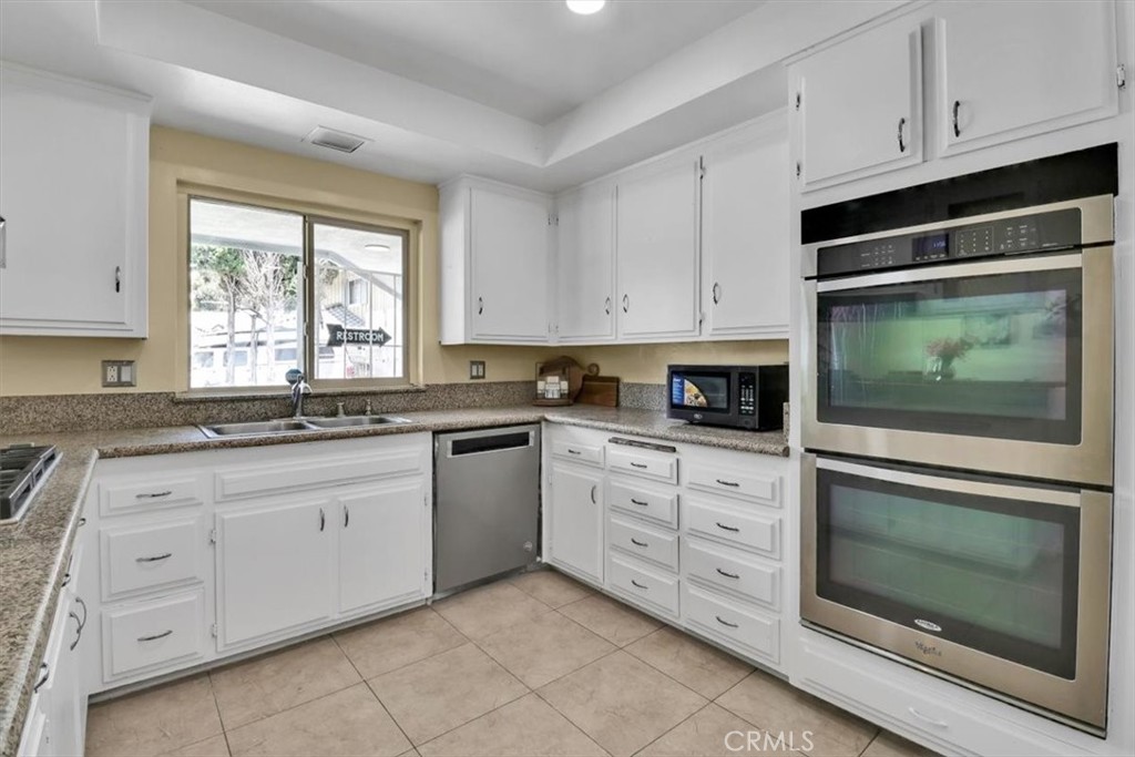 2550 W Rowland Avenue