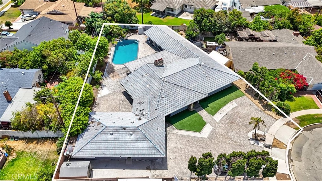 2550 W Rowland Avenue