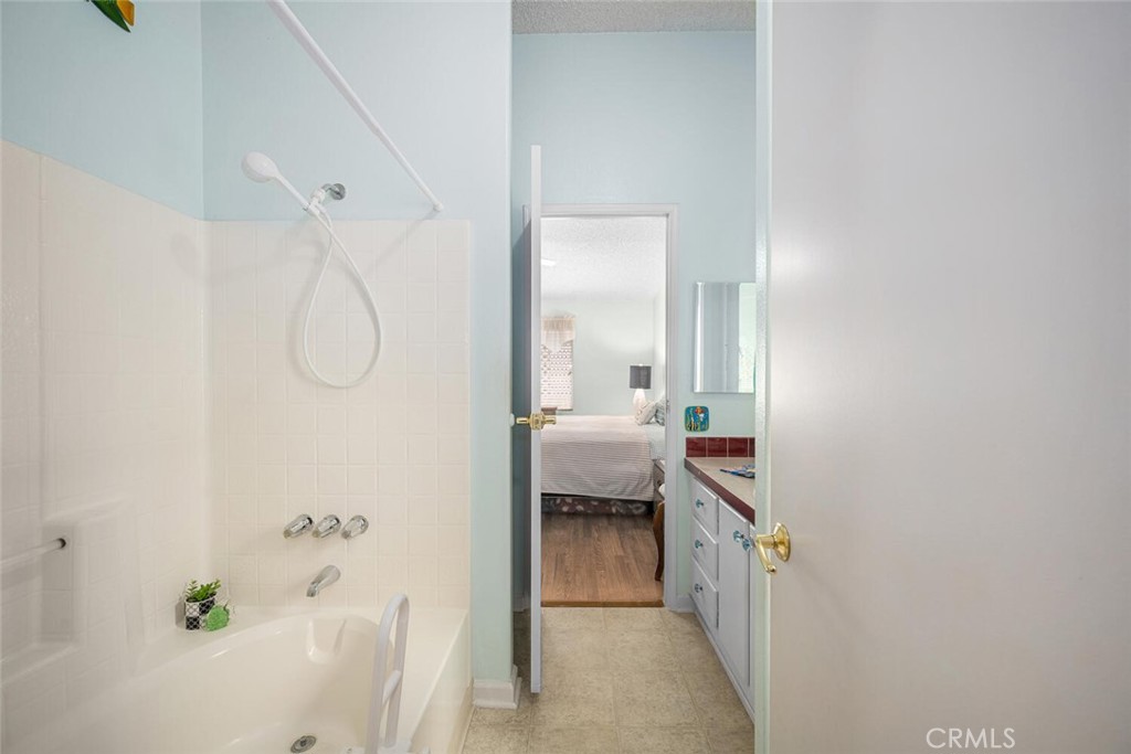 6270 SEABREEZE Drive 300