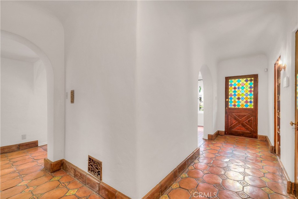 163 N Mccadden Place