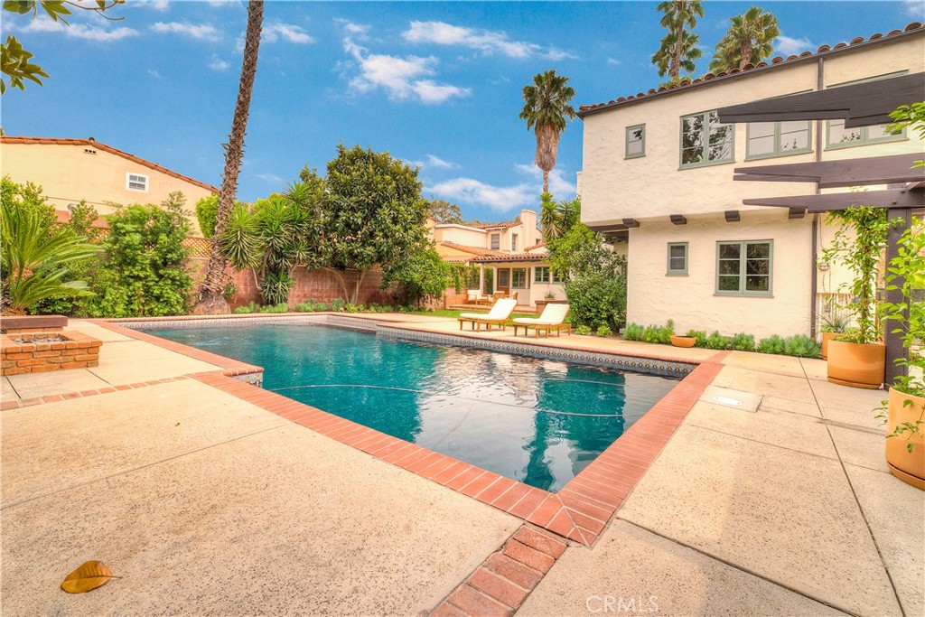 163 N Mccadden Place