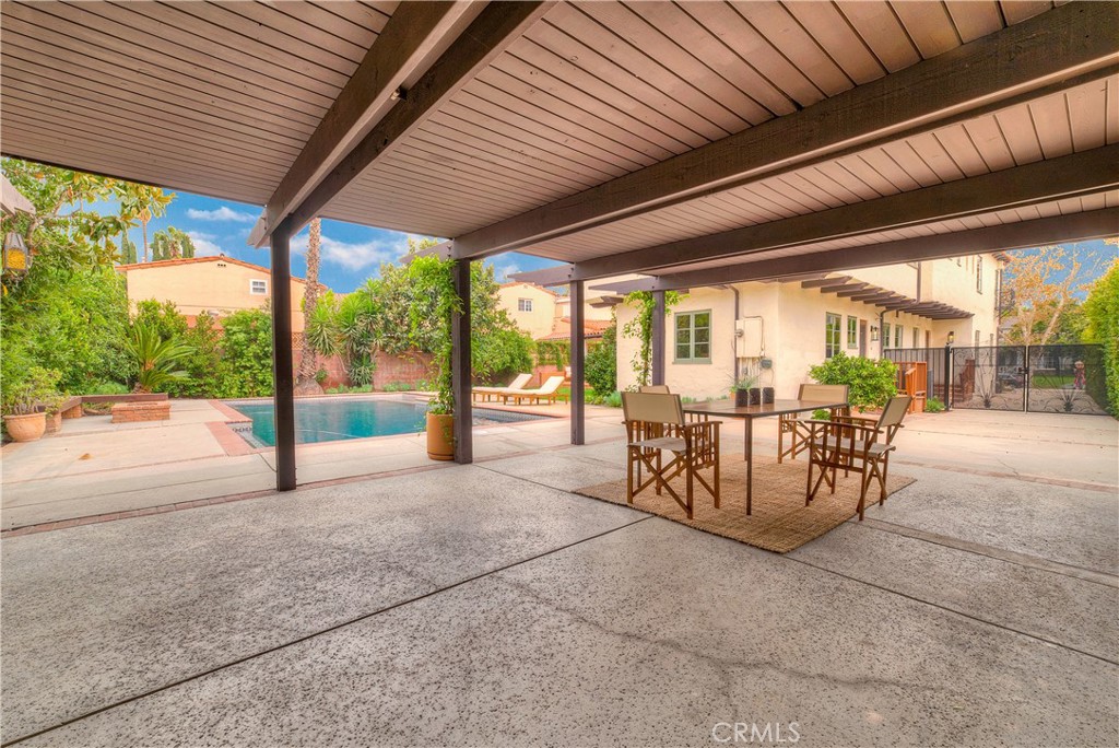 163 N Mccadden Place