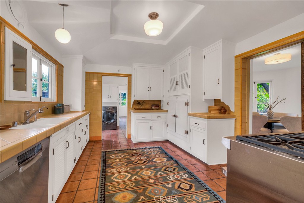 163 N Mccadden Place