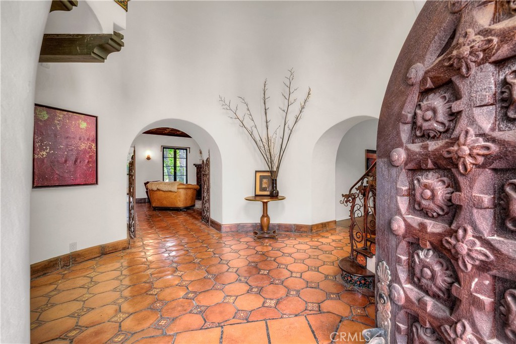 163 N Mccadden Place